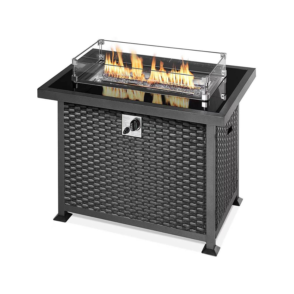 藤制火坑桌：在户外生活空间中融合优雅与温暖